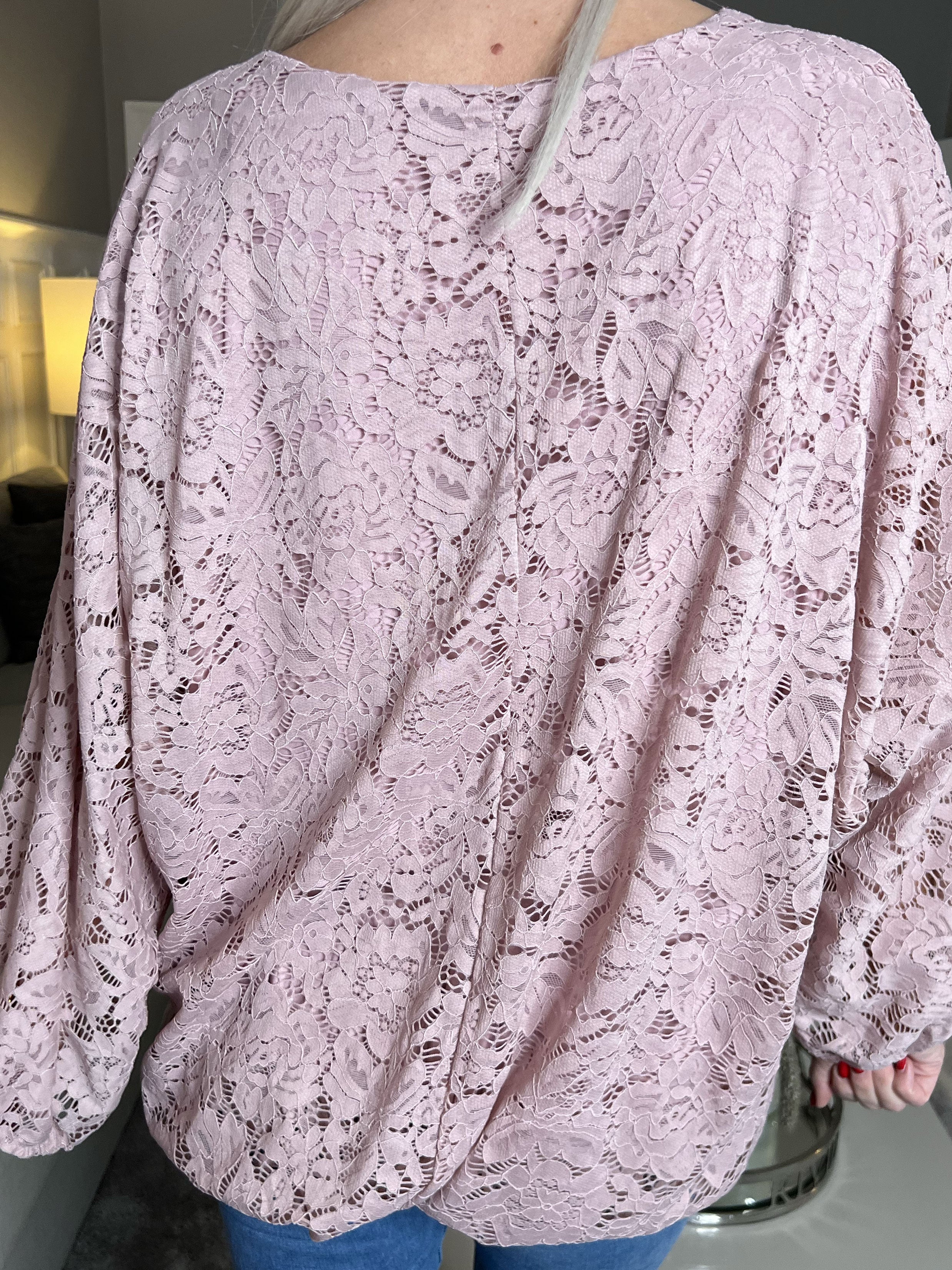 Destiny Lace - Spetsblus med fladdermusärmar